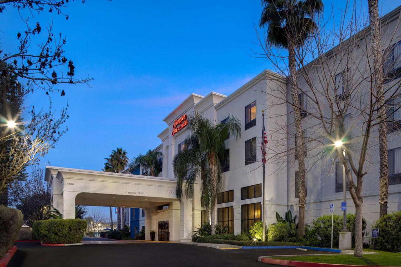 Hampton Inn & Suites Tulare Kültér fotó